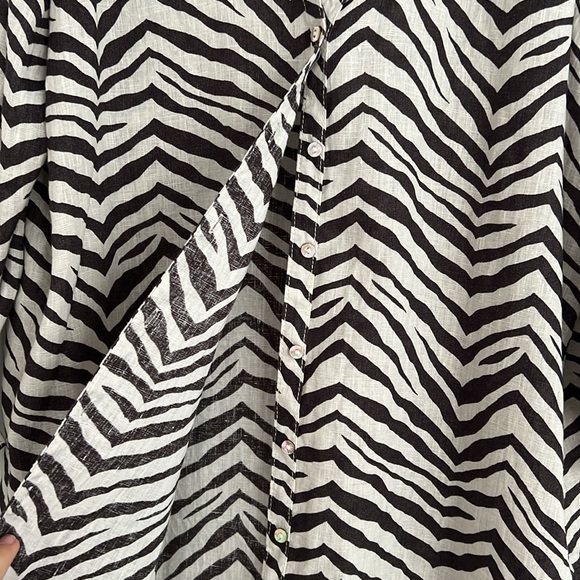 Tahari 100% linen animal print zebra bottoms down shirt Sz M - Picture 5 of 6